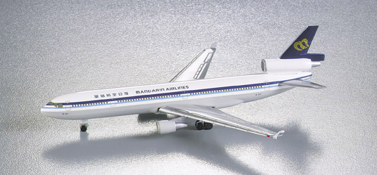  McDonnell Douglas MD-11. Mandarin Airlines. Herpa.  503464.  1:500. . # 1 hobbyplus.ru
