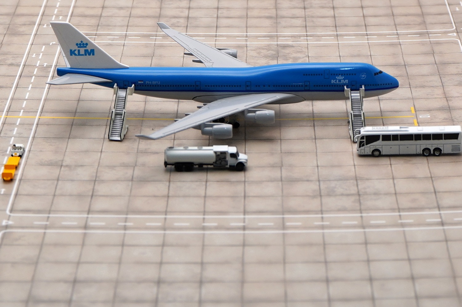    747 KLM,  , 20 ., . # 5 hobbyplus.ru
