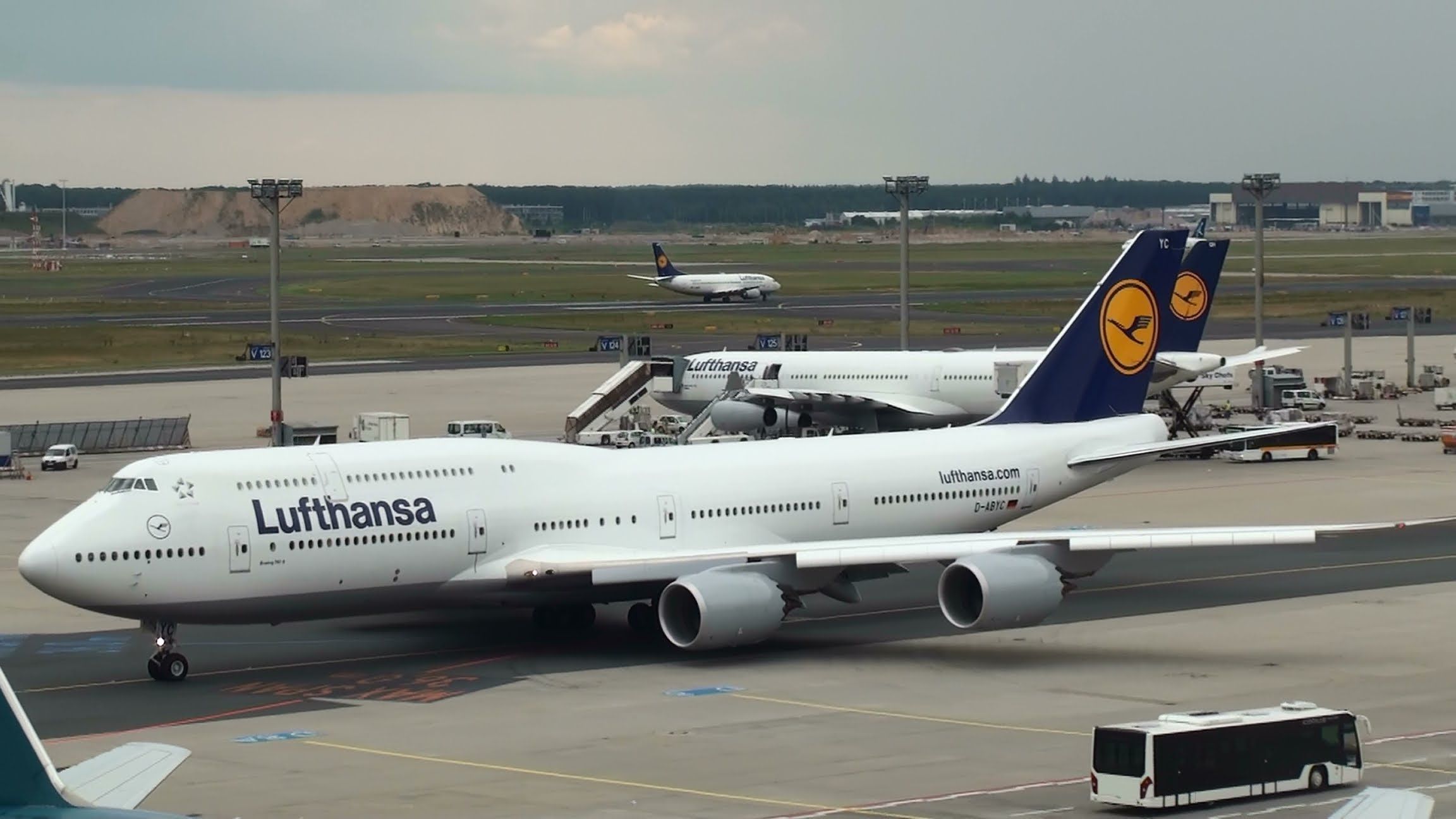       747 8,  Lufthansa. # 24 hobbyplus.ru