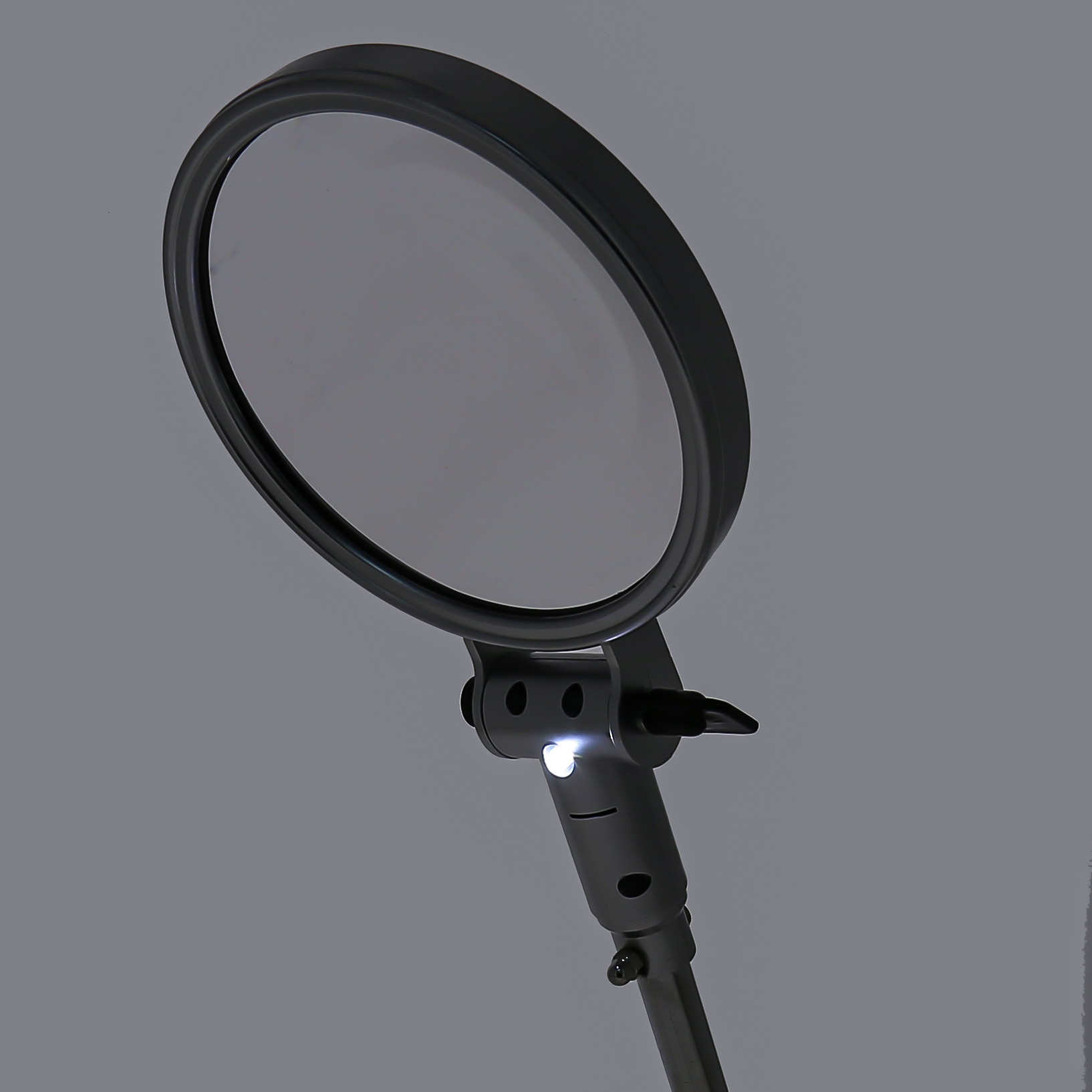 Лупа с подсветкой диаметр 130 мм. Двухкратная,  артикул  MG 83024-2. # 4 hobbyplus.ru