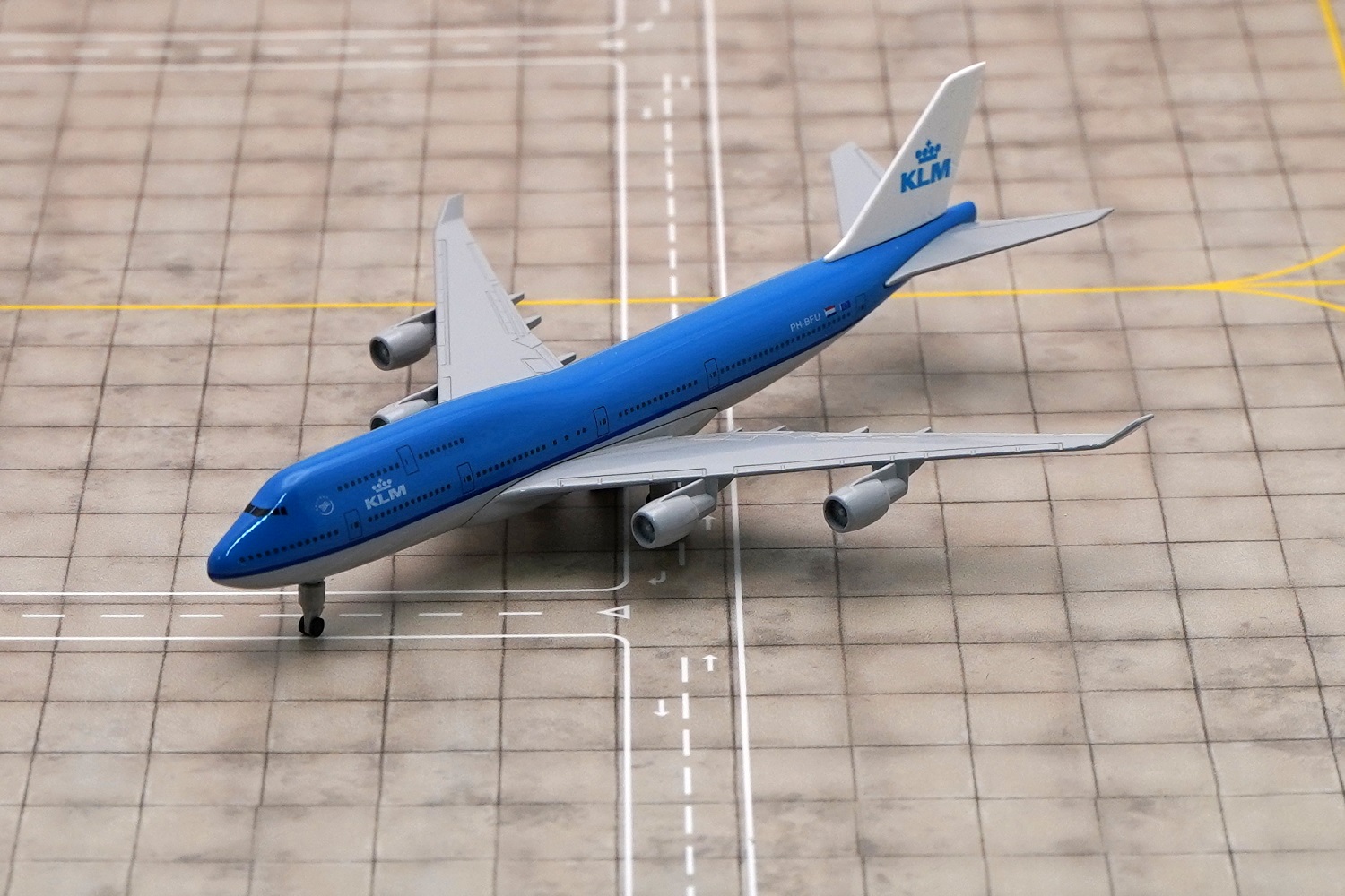    747 KLM,  , 20 ., . # 1 hobbyplus.ru