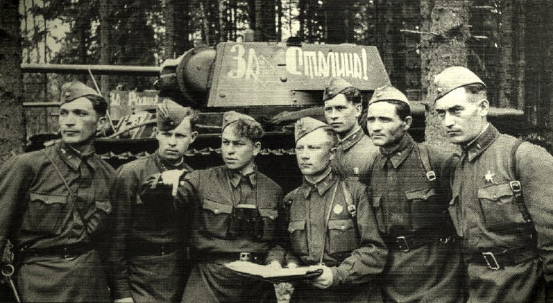 Сборная модель Советский тяжёлый танк КВ-1 образца 1941 года, ранняя версия, производства ARK Models, масштаб 1/35, артикул: 35020 # 3 hobbyplus.ru