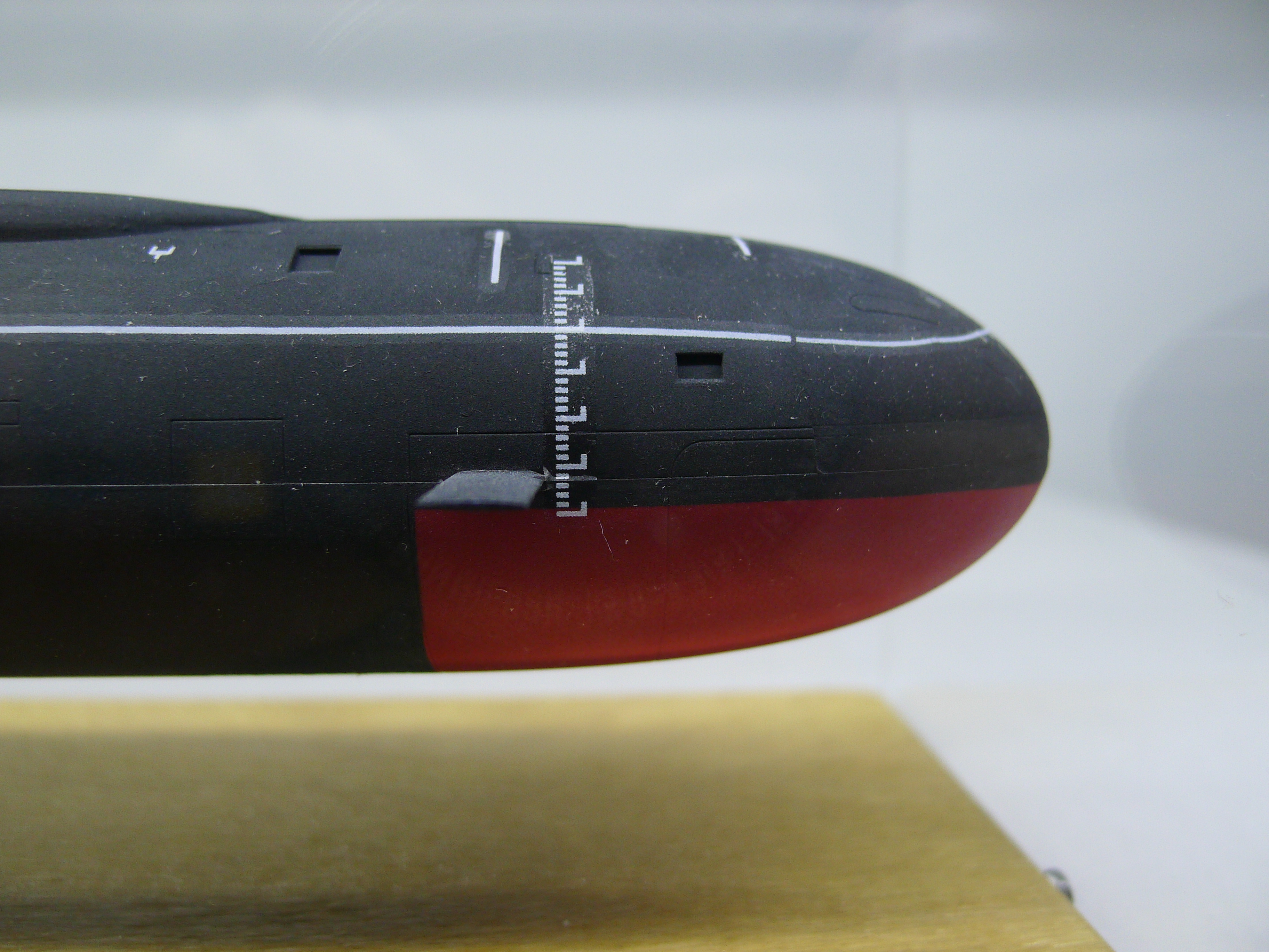      ,   .    1:350.    48 .   50 .   Russian nuclear submarine Alexander Nevsky, with ballistic missiles. Handmade. Length 48 cm. Boxing  # 9 hobbyplus.ru