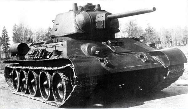 Советский средний танк Т-34/76 (производства начала 1943 года).  ICM Art.: 35365 Масштаб: 1/35 # 35 hobbyplus.ru
