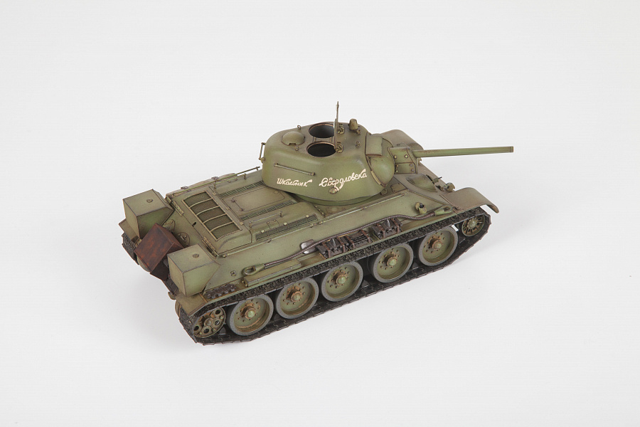 Советский средний танк Т-34/76 1943 УЗТМ, масштаб 1:35. # 2 hobbyplus.ru
