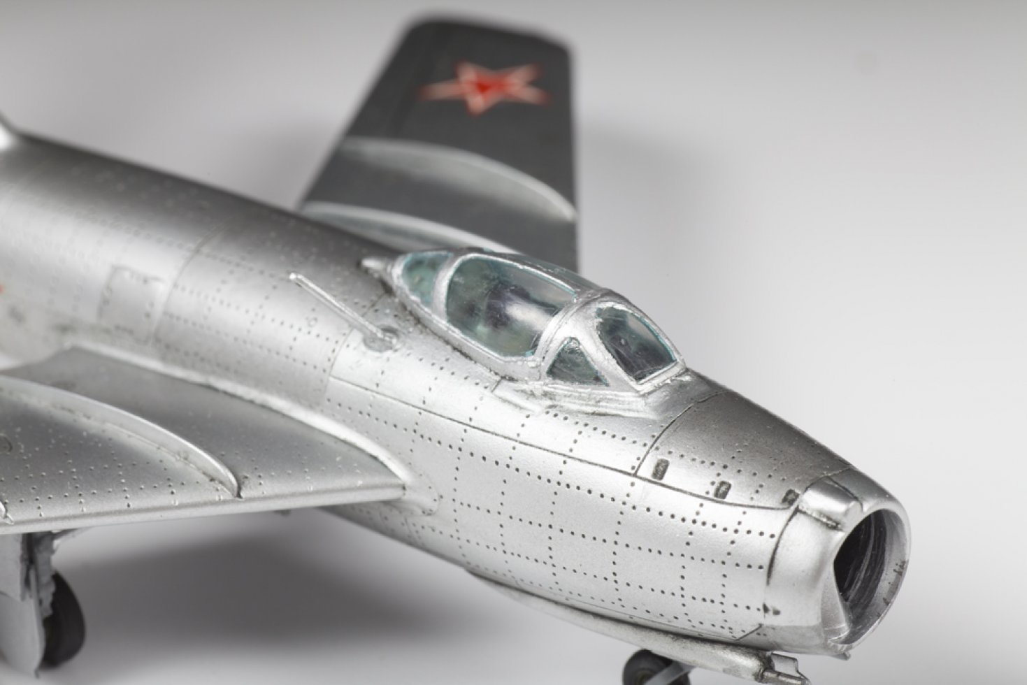 Сборная модель Советский истребитель МиГ-15, производитель «Звезда», масштаб 1:72, артикул 7317 # 4 hobbyplus.ru