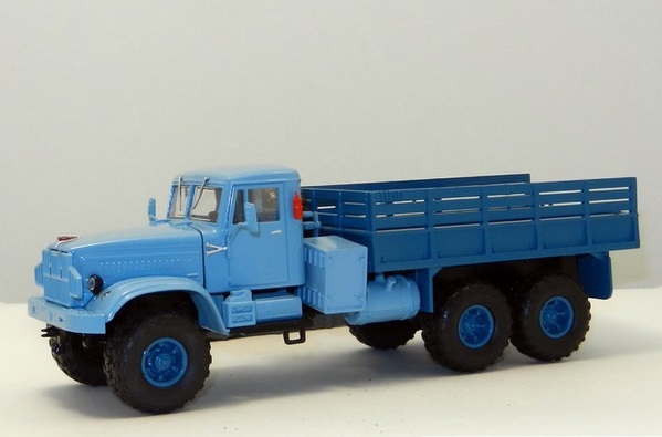 Масштабная модель КрАЗ 255Б1 бортовой с тентом (1969), голубой, масштаб 1:43. Производитель Наш Автопром. Артикул Н288.г. # 4 hobbyplus.ru
