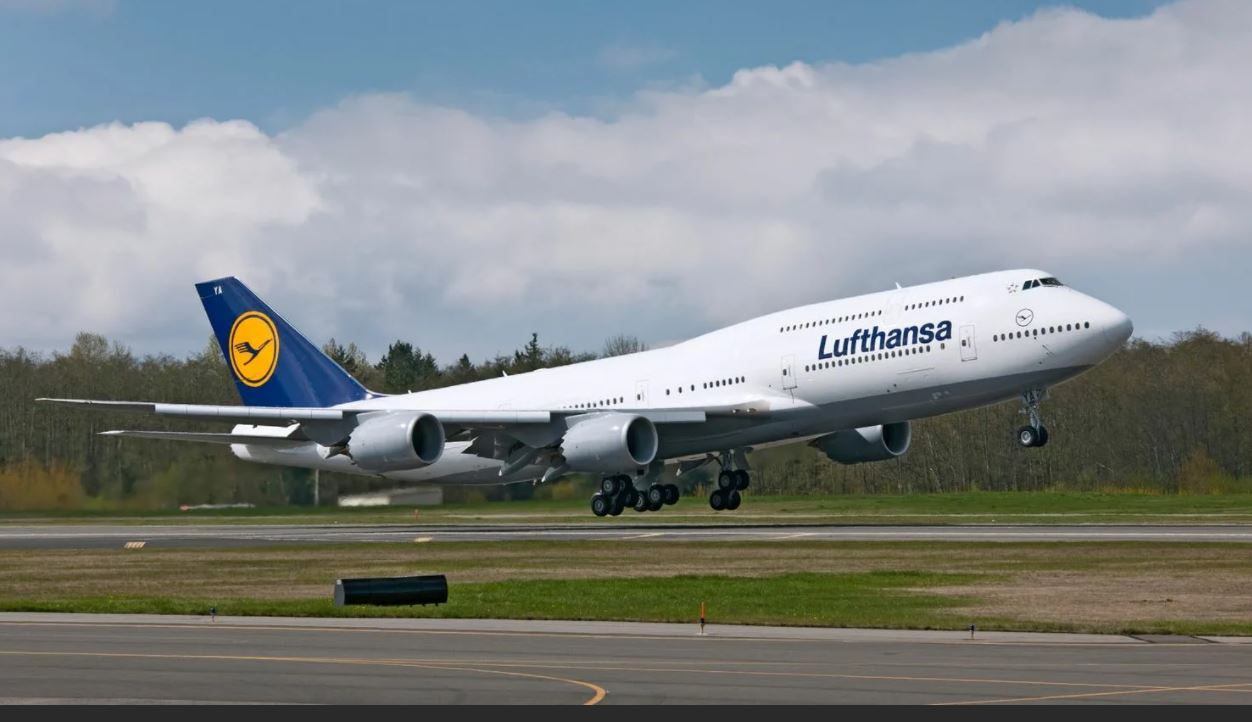       747 8,  Lufthansa. # 20 hobbyplus.ru
