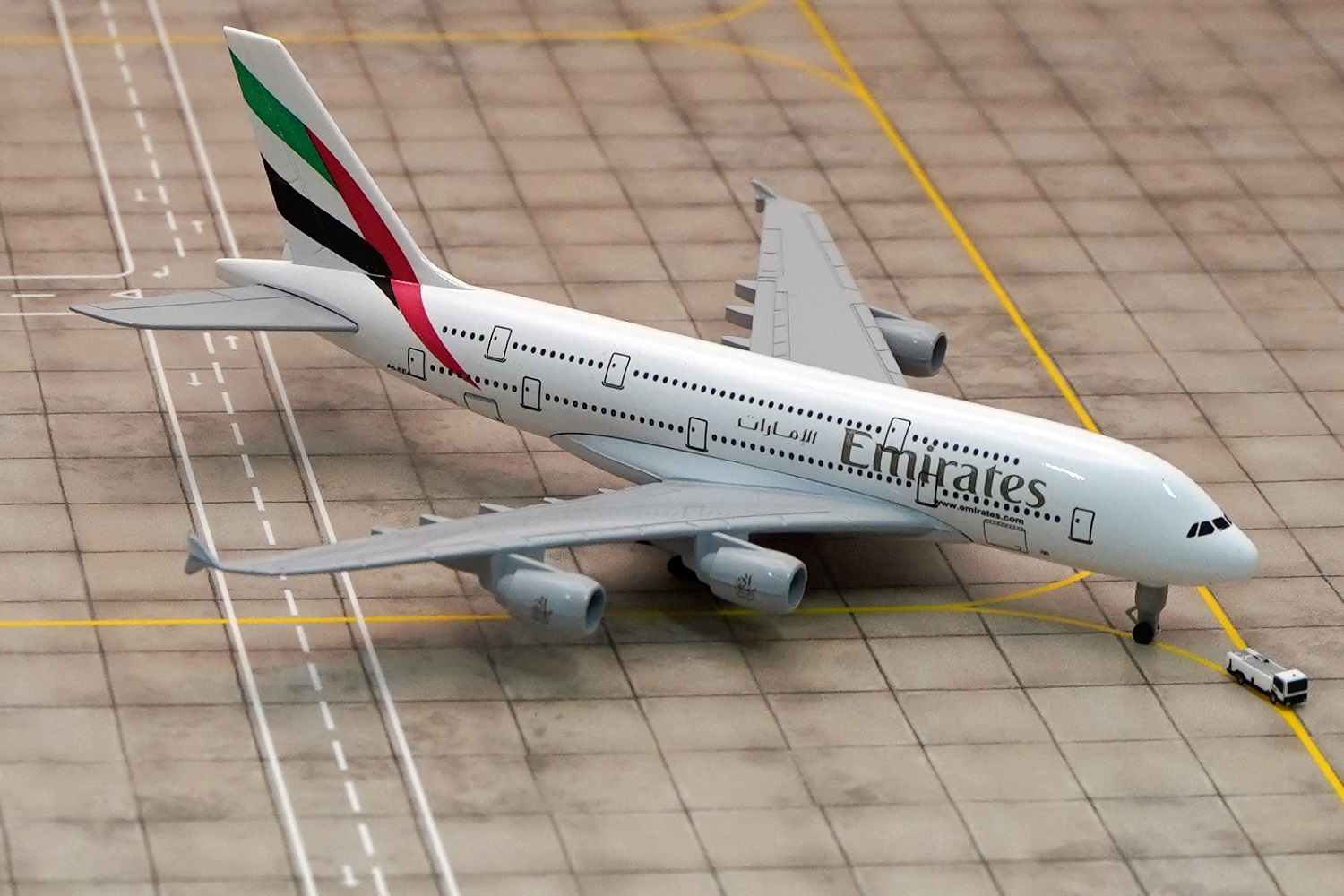   Airbus A380 Emirates. # 2 hobbyplus.ru
