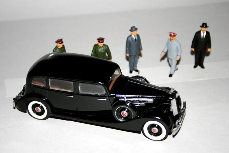 Автомобиль советского руководства II МВ с пассажирами Packard Twelve (Модель 1936), ICM Art.: 35535 Масштаб: 1/35 # 14 hobbyplus.ru