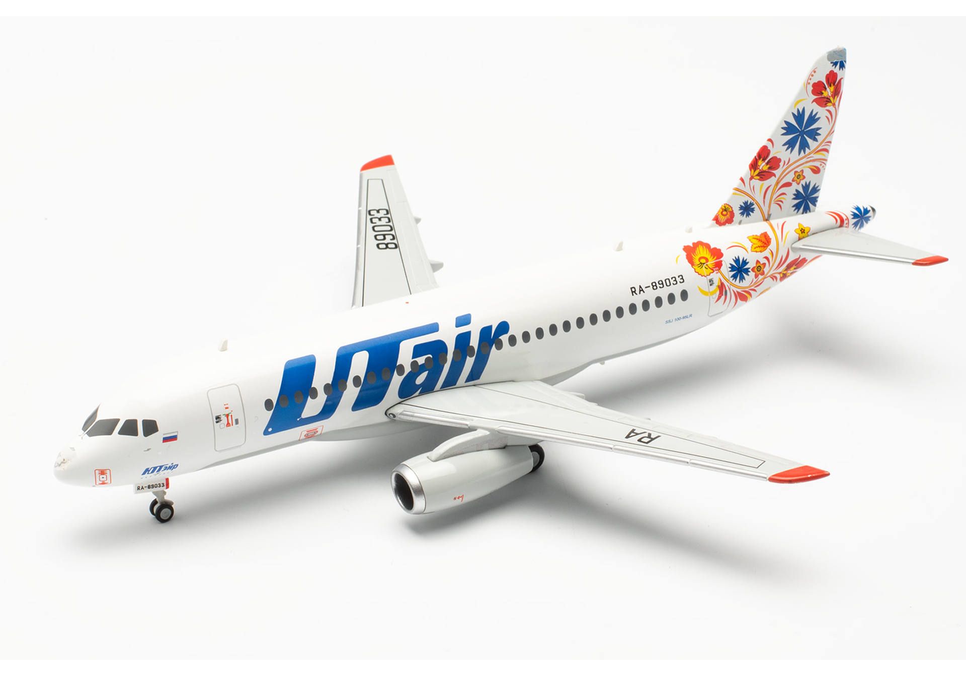 ������ ������� ����� �������� Sukhoi Superjet 100 - RA-89033, 1:200, 572897. # 4 hobbyplus.ru