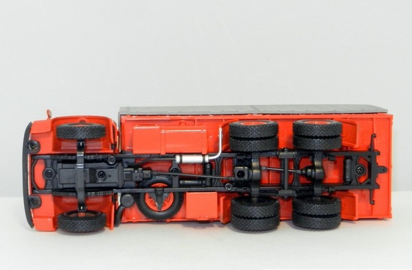 Масштабная модель МАЗ-514, бортовой с тентом, красный, масштаб 1:43. Производитель Наш Автопром. Артикул Н200.  # 6 hobbyplus.ru