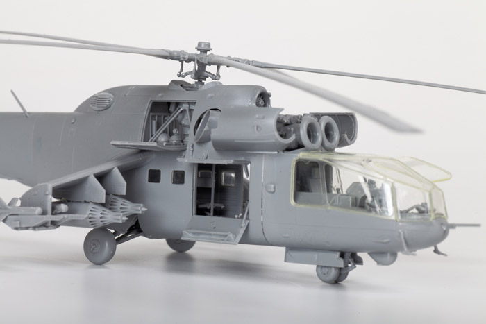 Сборная модель: Советский ударный вертолет Ми-24А, производство 