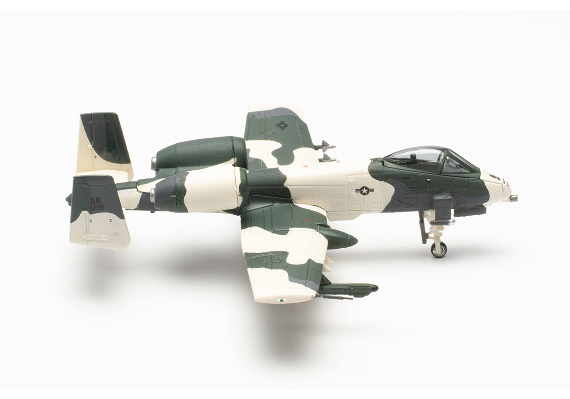 ������ ������� ����������� A-10A Thunderbolt II ��� ���. 1:200 572347. # 1 hobbyplus.ru