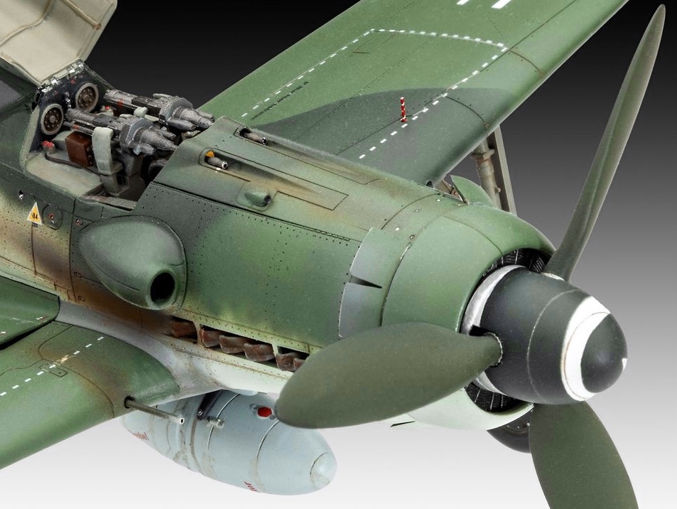 Сборная модель Revell  немецкого истребителя времён Второй Мировой войны Focke Wulf Fw 190 D-9  в масштабе 1:48. # 4 hobbyplus.ru