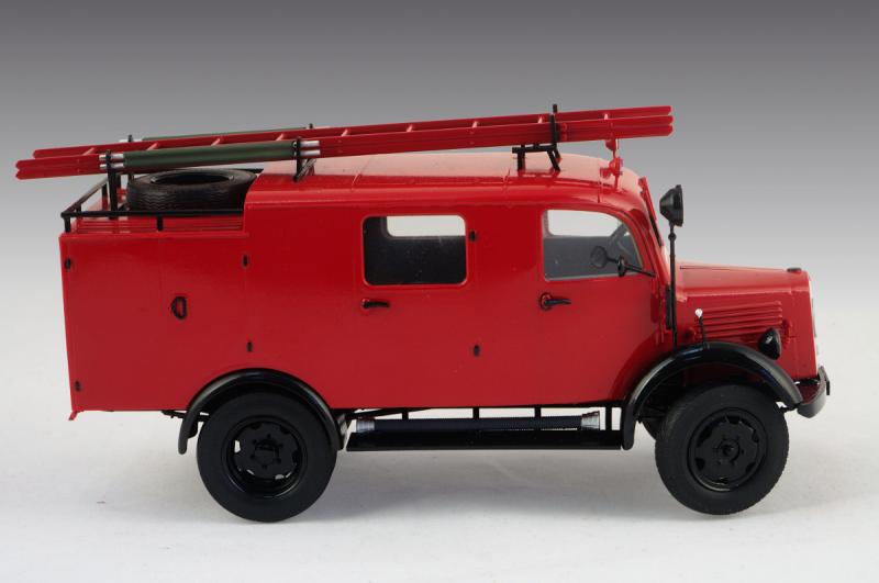 Германский легкий пожарный автомобиль L1500S LF 8, ICM Art.: 35527 Масштаб: 1/35 # 4 hobbyplus.ru