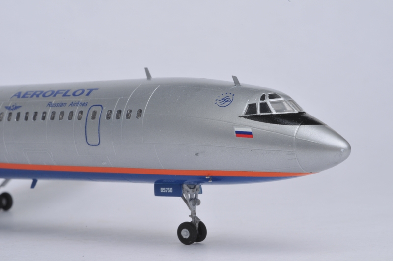 Подарочный набор сборной модели, пассажирского самолета ТУ-154М, набор укомплектован клеем, кисточкой и 4 красками. Производства «Звезда» масштаб 1:144, артикул 7004ПН. # 3 hobbyplus.ru