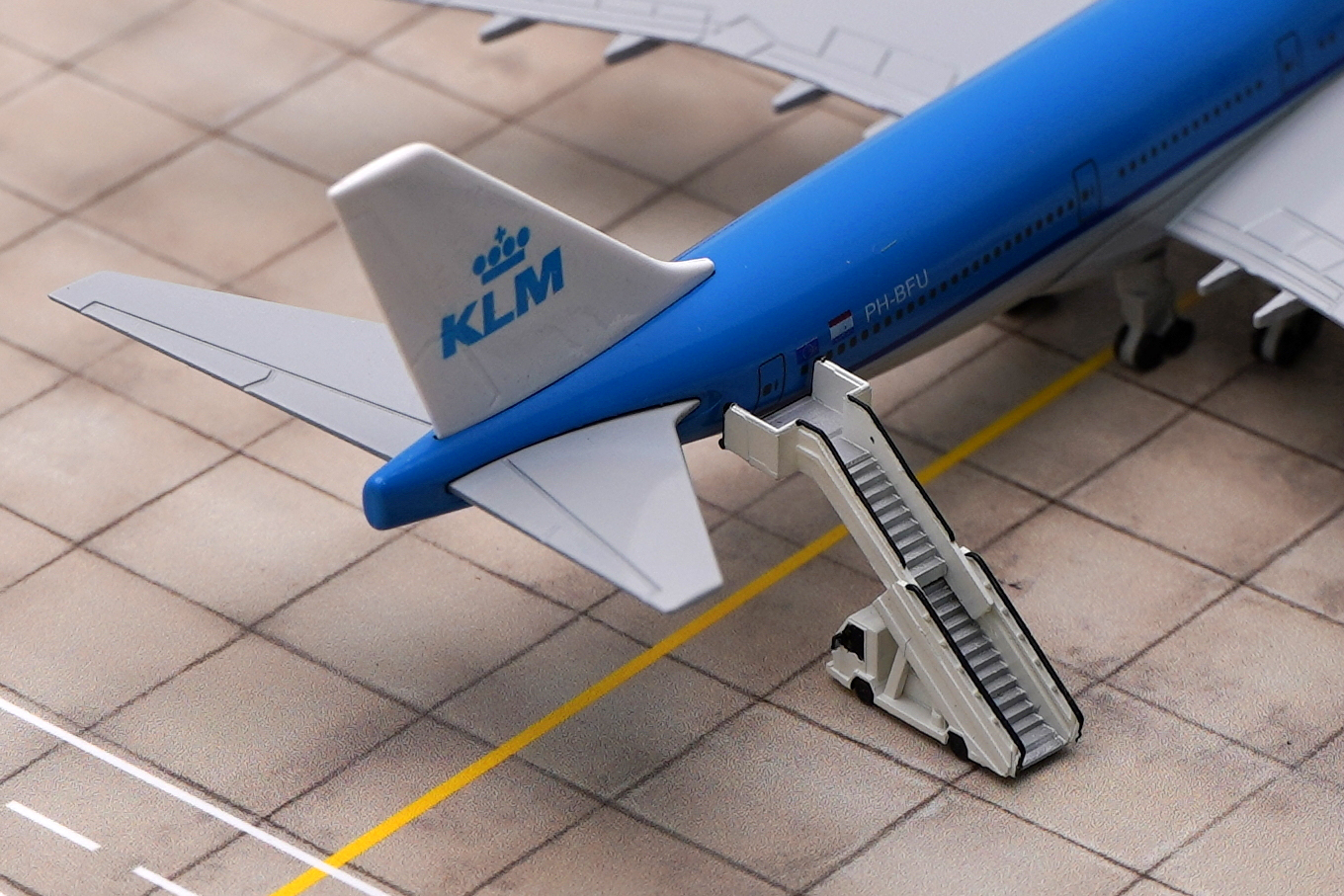    747 KLM,  , 20 ., . # 6 hobbyplus.ru