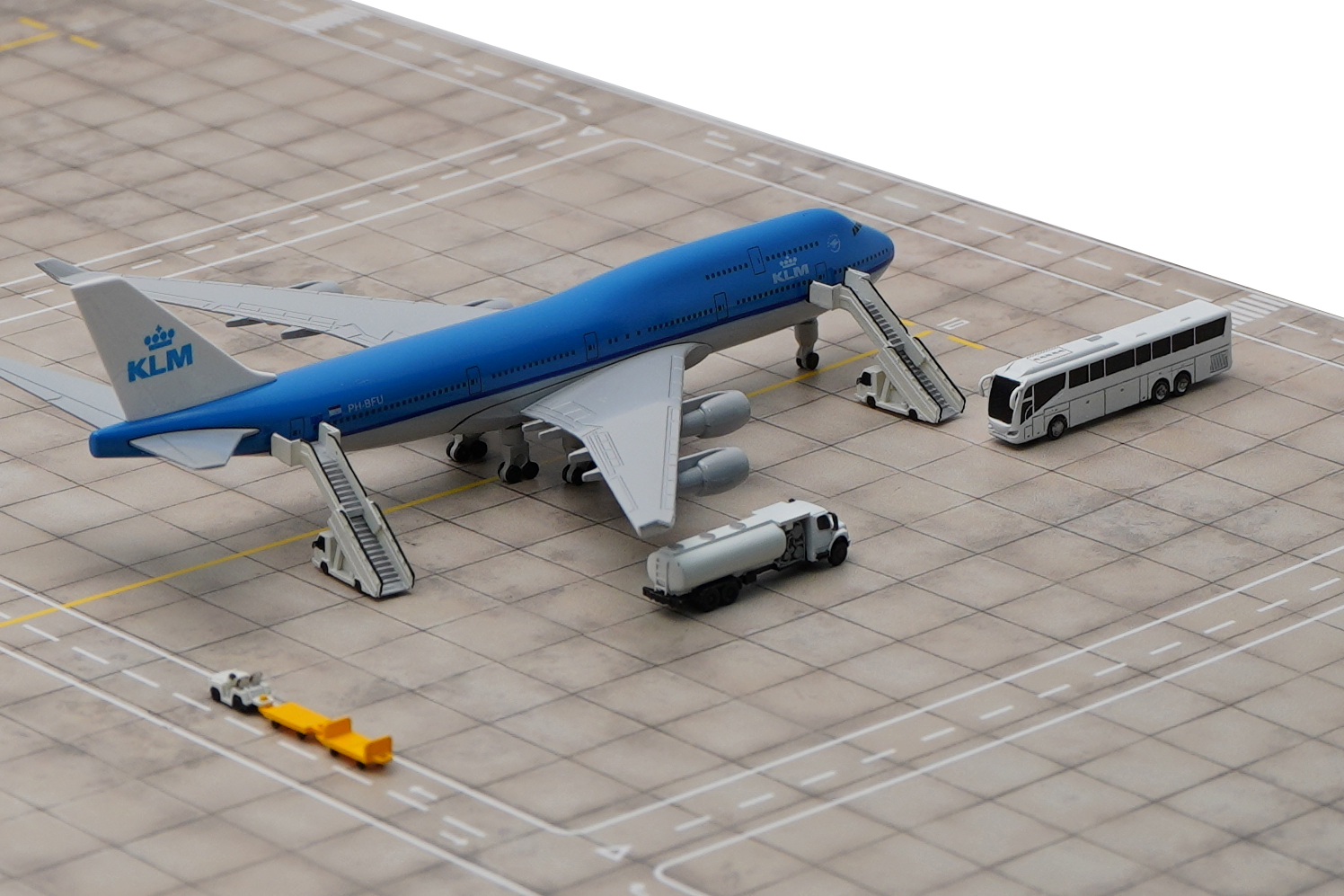    747 KLM,  , 20 ., . # 8 hobbyplus.ru