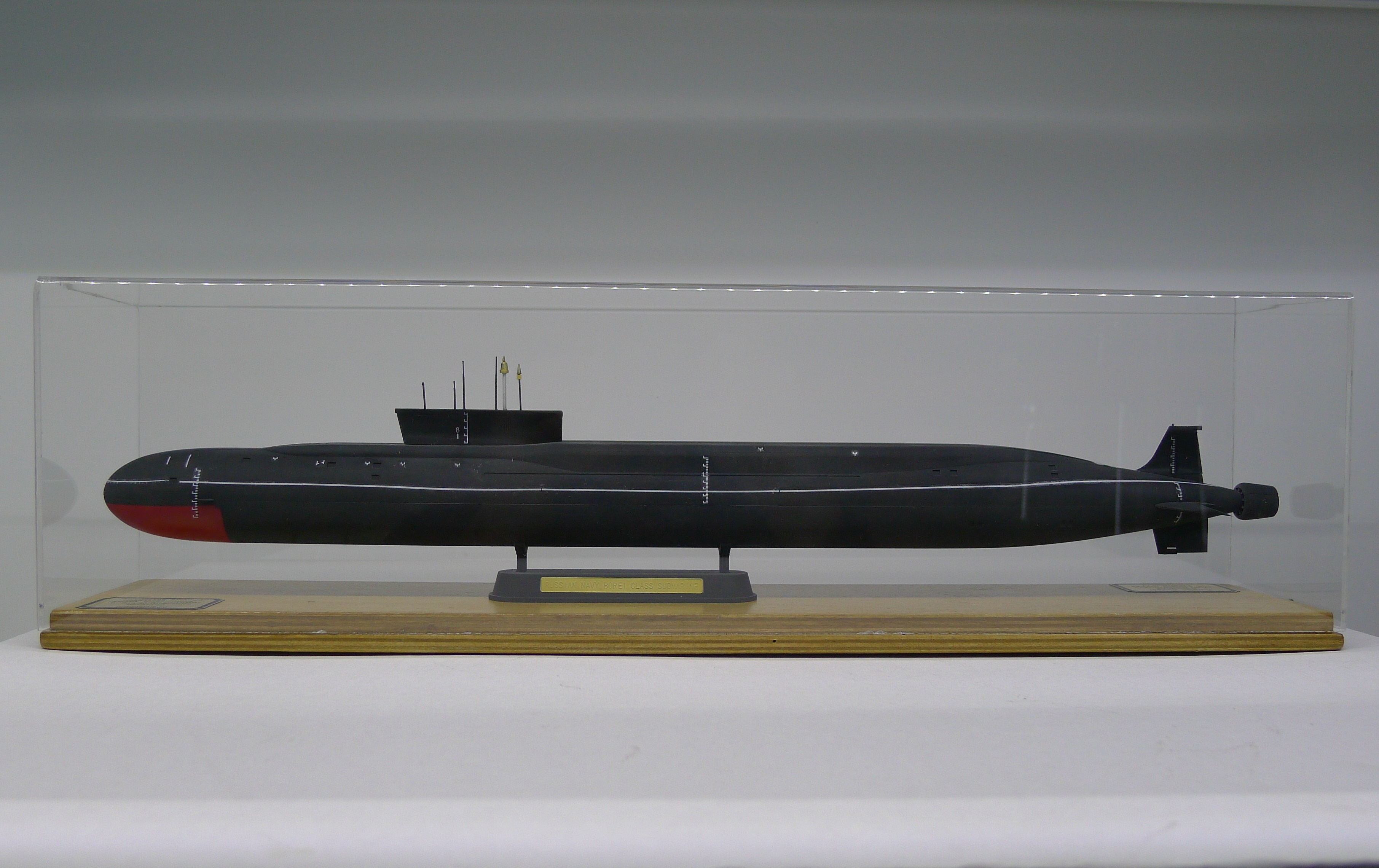      ,   .    1:350.    48 .   50 .   Russian nuclear submarine Yuri Dolgoruky, with ballistic missiles. Handmade. Length 48 cm. Boxing leng # 2 hobbyplus.ru