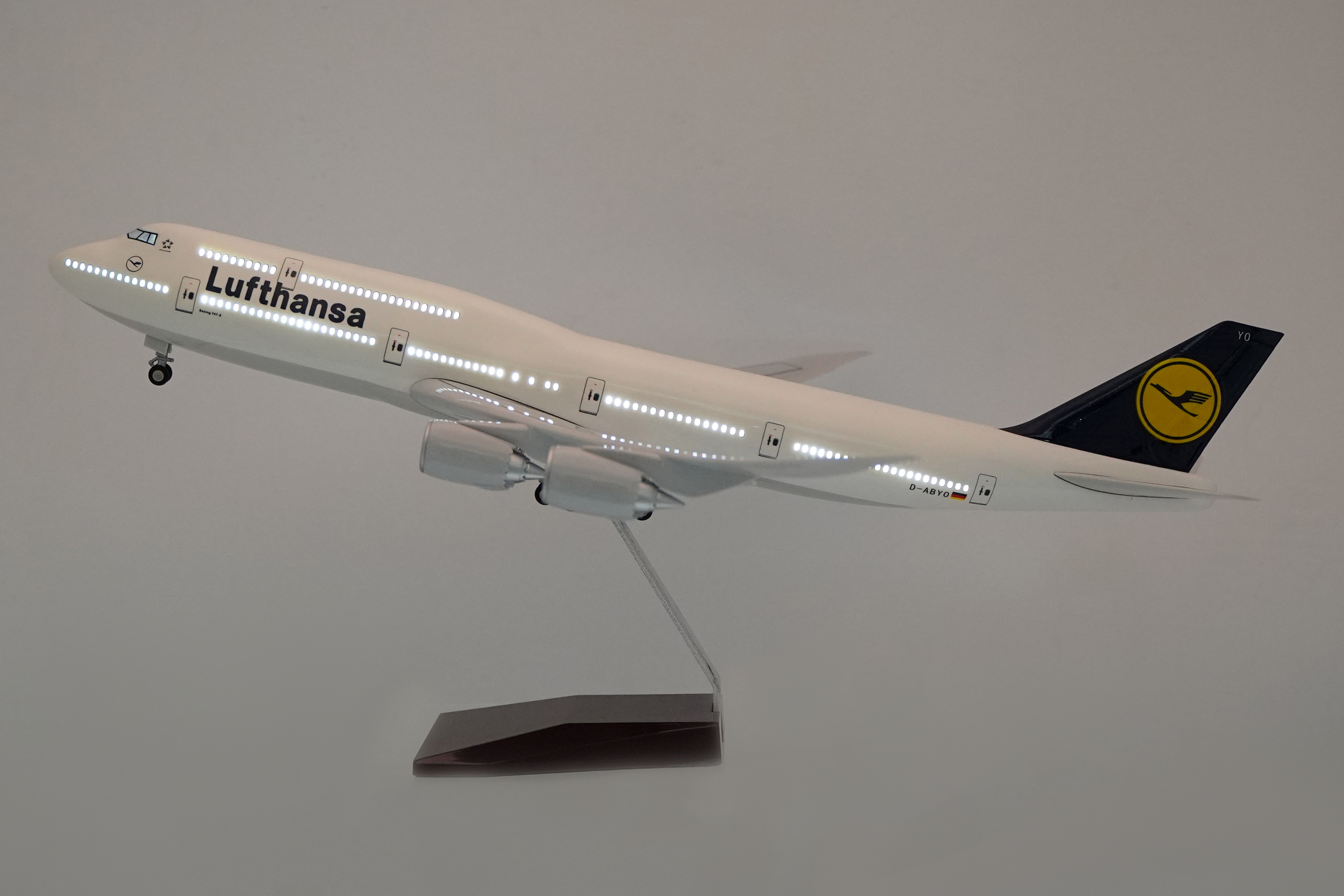       747 8,  Lufthansa. # 1 hobbyplus.ru