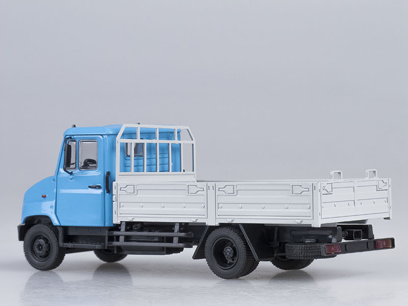 Масштабная модель ЗИЛ-5301 Бычок, голубойсерый, масштаб 1:43. Автоистория (АИСТ) 100220 г.с. Коллекционные модели автомобилей. # 5 hobbyplus.ru
