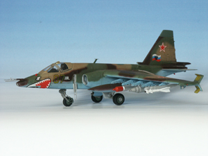 Сборная модель Советско-Российского штурмовика Су-25, масштаб 172, артикул Звезда 7227. Длина 21 см. # 1 hobbyplus.ru