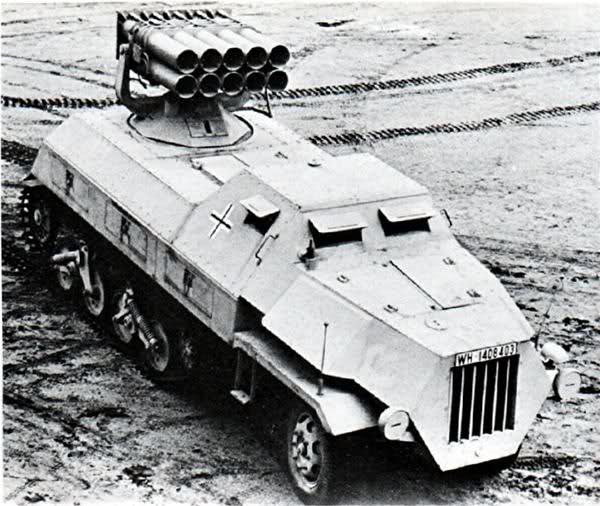 Сборная модель Немецкая самоходная полугусеничная 15 см РСЗО Sd.Kfz.4/1 Panzerwerfer 42 , производства RODEN, масштаб 1/72, артикул: Rod712 # 7 hobbyplus.ru