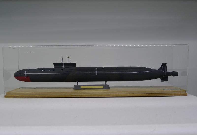     ,   .    1:350.    48 .   50 .   Russian nuclear submarine Alexander Nevsky, with ballistic missiles. Handmade. Length 48 cm. Boxing  # 1 hobbyplus.ru