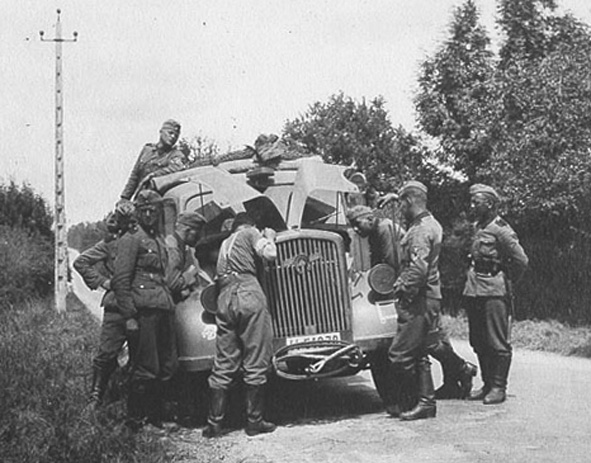      Kfz.305, 4x2 