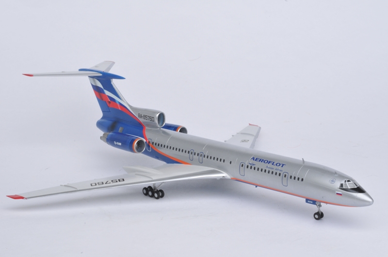 Подарочный набор сборной модели, пассажирского самолета ТУ-154М, набор укомплектован клеем, кисточкой и 4 красками. Производства «Звезда» масштаб 1:144, артикул 7004ПН. # 1 hobbyplus.ru