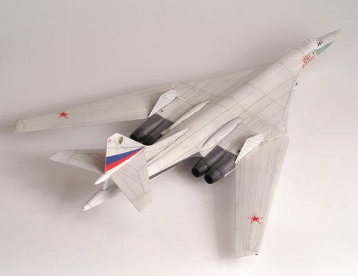 Подарочный набор сборной модели, стратегического бомбардировщика  ТУ-160, набор укомплектован клеем, кисточкой и 4 красками. Производства «Звезда» масштаб 1:144, артикул 7002ПН. # 2 hobbyplus.ru