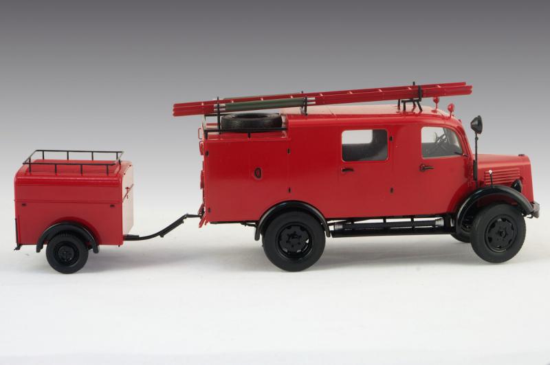 Германский легкий пожарный автомобиль L1500S LF 8, ICM Art.: 35527 Масштаб: 1/35 # 7 hobbyplus.ru