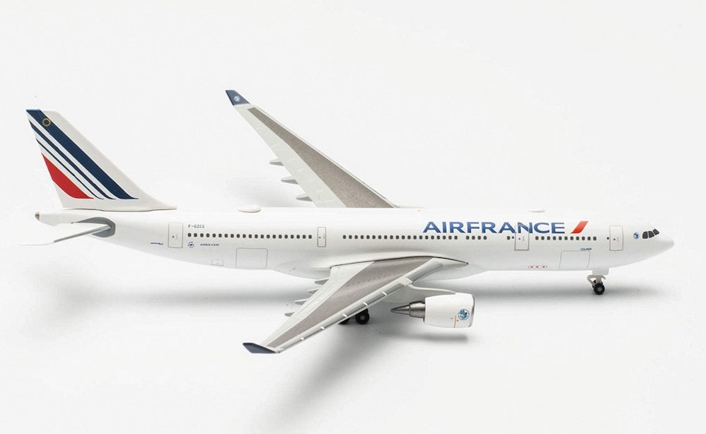 ������ �������� Airbus A330-200 Air France, 1:500, 536950. # 1 hobbyplus.ru