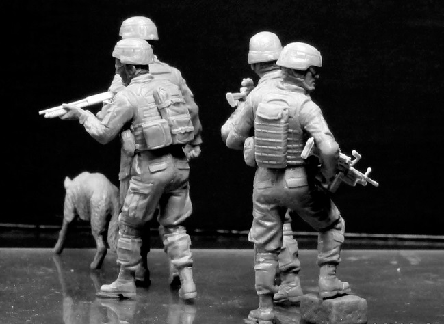 Сборная модель Современные американские пехотинцы. Оцепление и поиск, производства MASTER BOX, масштаб 1:35, артикул 35154 # 3 hobbyplus.ru