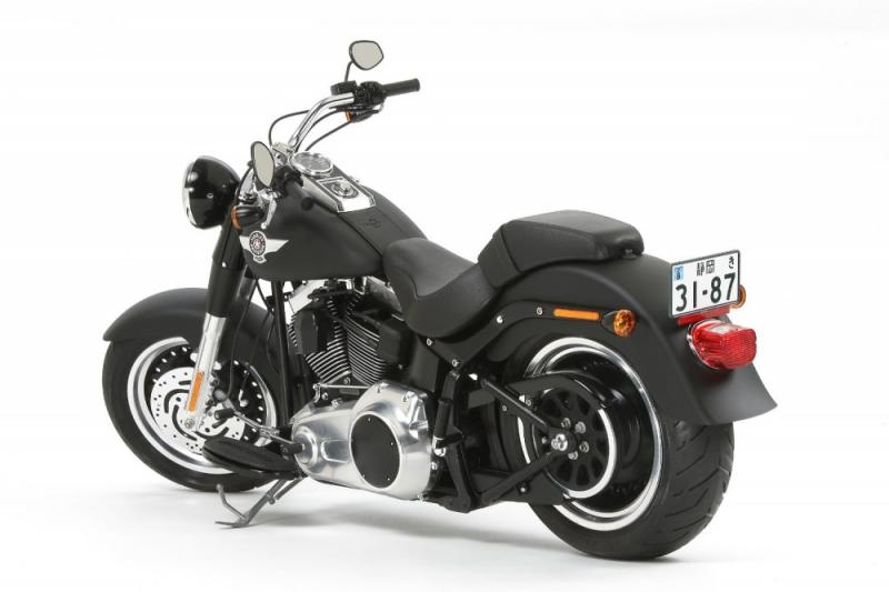 Сборная модель мотоцикла Harley-Davidson FLSTFB - Fat Boy Lo (ограниченная серия) L=400мм, масштаб 1:6, производитель Tamyia, артикул: 16041 # 4 hobbyplus.ru