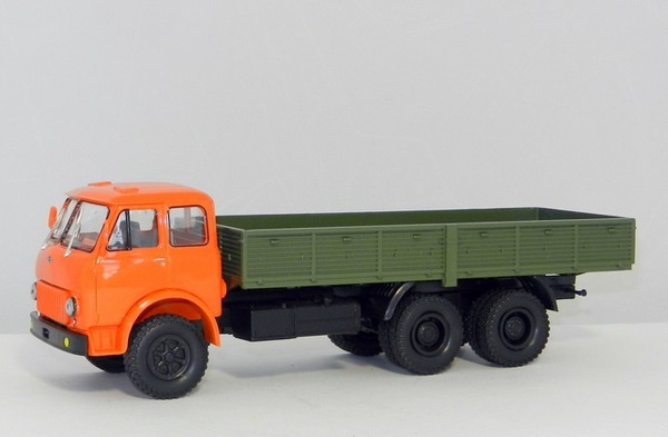 Масштабная модель МАЗ-514, бортовой, оранжевый/зеленый, масштаб 1:43. Производитель Наш Автопром. Артикул Н298.   # 4 hobbyplus.ru
