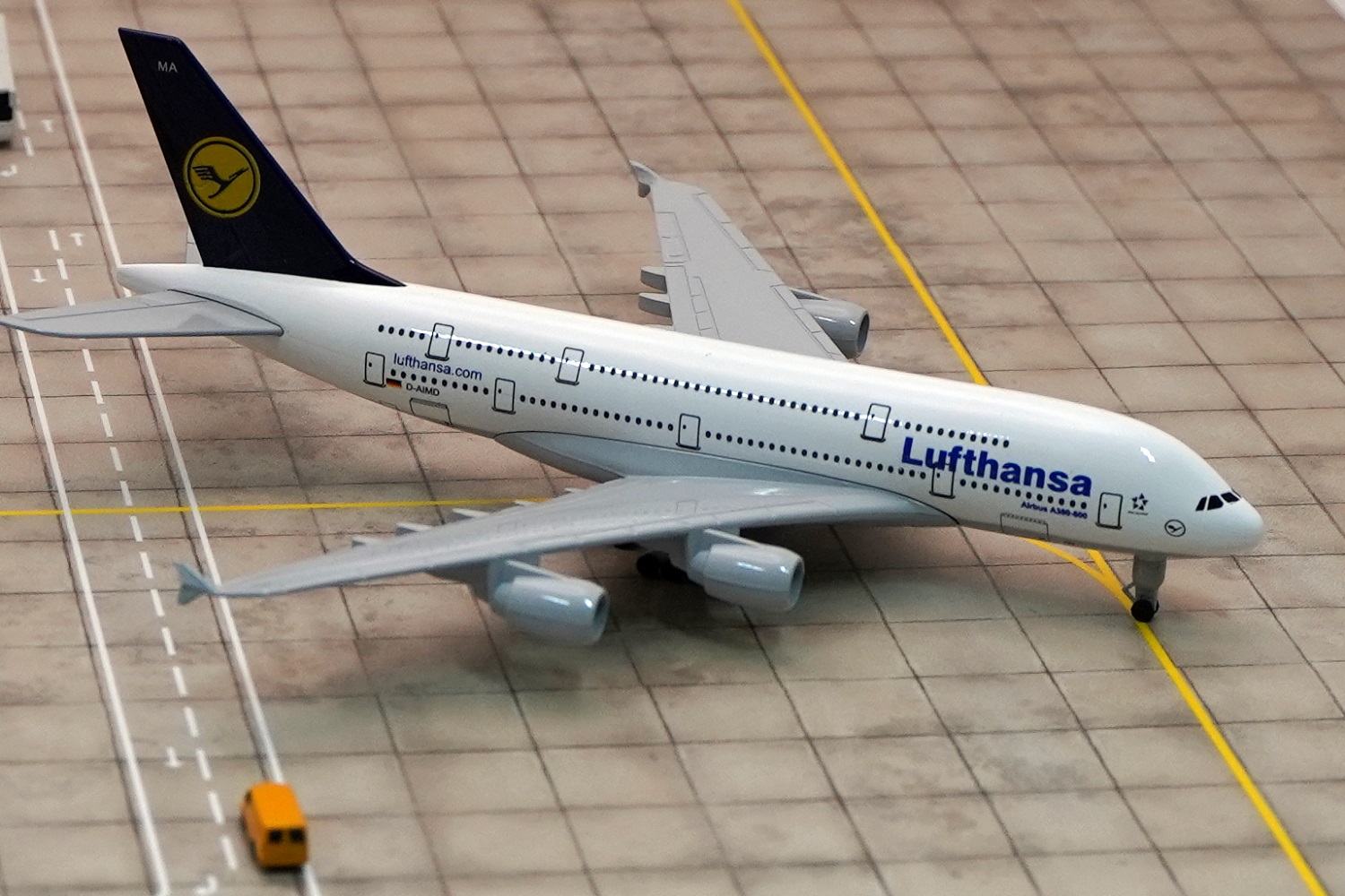   Airbus A380  Lufthansa. # 1 hobbyplus.ru