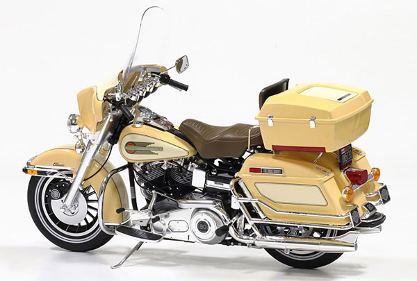 Сборная модель мотоцикла Harley Davidson FLH Classic (ограниченная серия), масштаб 1:6, производитель Tamyia, артикул: 16040 # 3 hobbyplus.ru