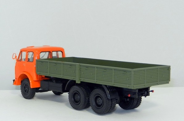 Масштабная модель МАЗ-514, бортовой, оранжевый/зеленый, масштаб 1:43. Производитель Наш Автопром. Артикул Н298.   # 2 hobbyplus.ru