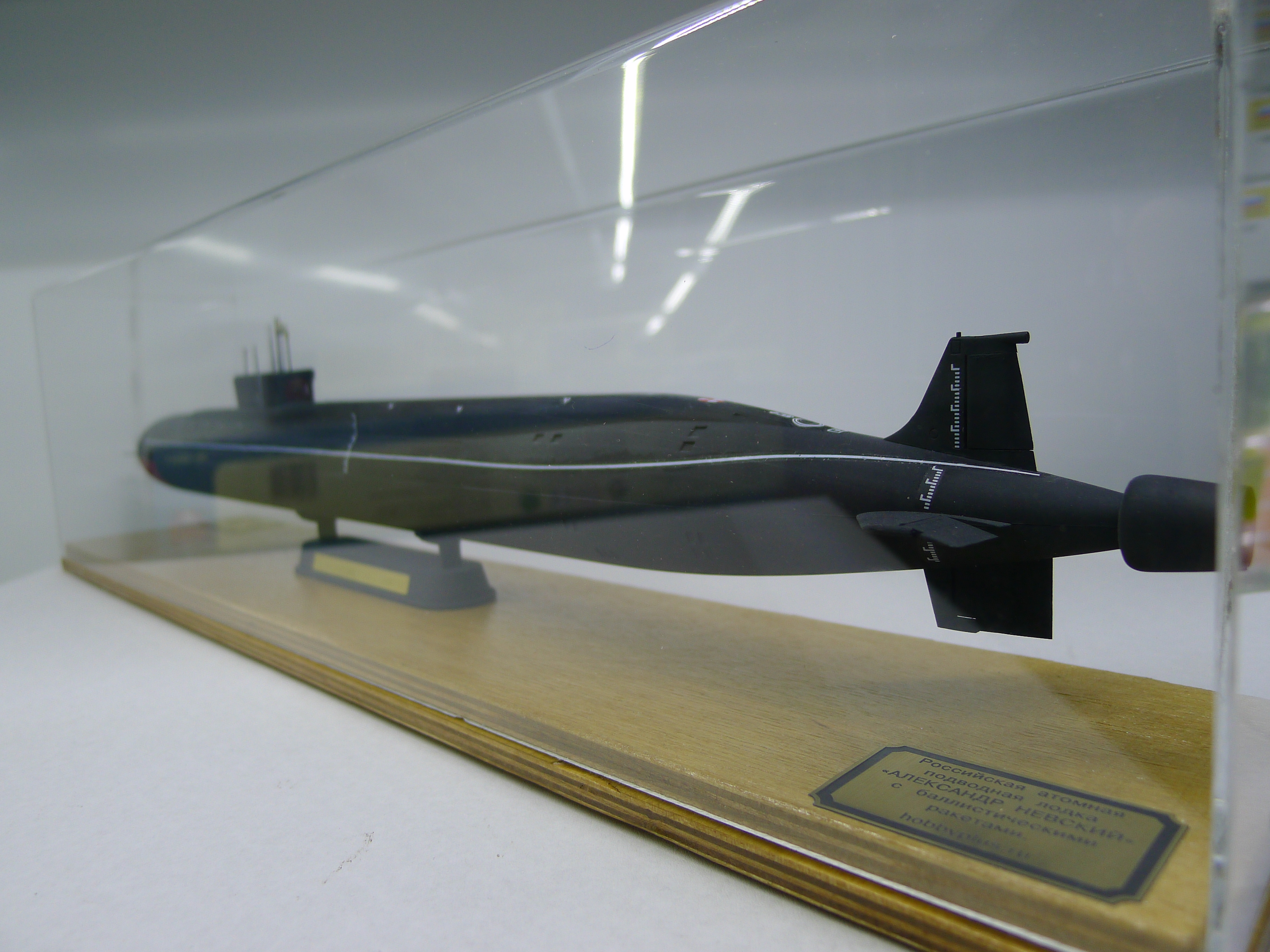      ,   .    1:350.    48 .   50 .   Russian nuclear submarine Alexander Nevsky, with ballistic missiles. Handmade. Length 48 cm. Boxing  # 3 hobbyplus.ru