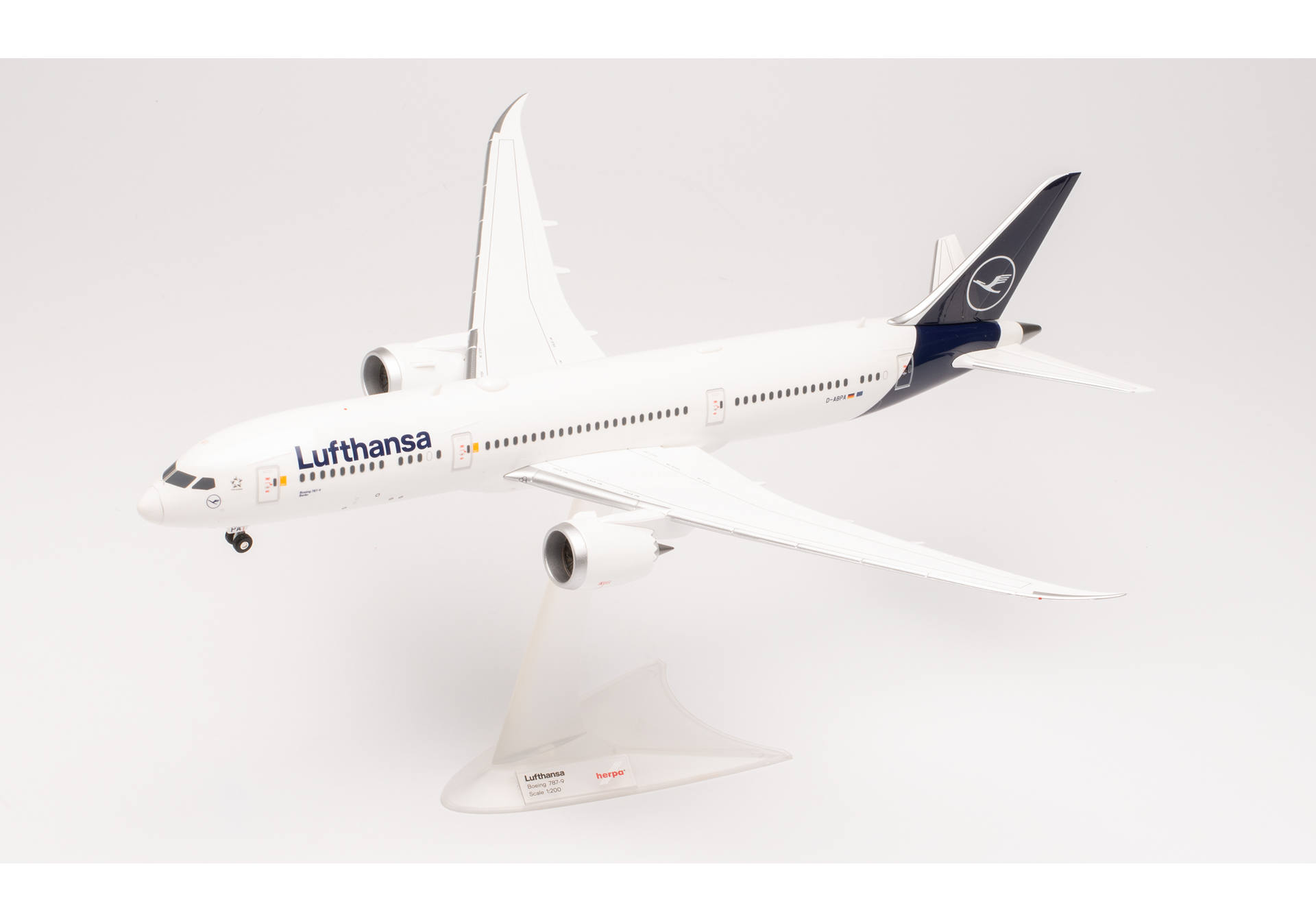 ������ �������� Lufthansa Boeing 787-9  � D-ABPA �Berlin�. 1:200 572033. # 4 hobbyplus.ru