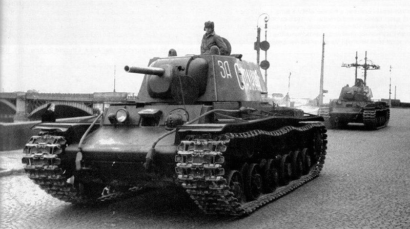 Сборная модель Советский тяжёлый танк КВ-1 образца 1941 года, ранняя версия, производства ARK Models, масштаб 1/35, артикул: 35020 # 2 hobbyplus.ru
