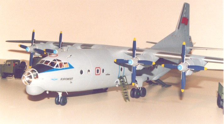 Сборная модель самолета An-12BK, производства RODEN, масштаб 1:72. # 10 hobbyplus.ru