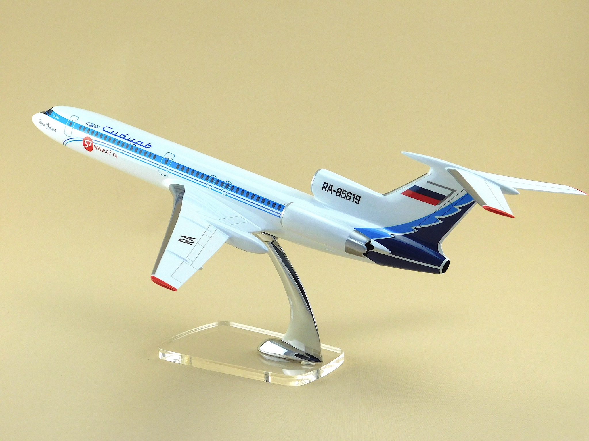 ������ �������� ��-154� (�1:100, ������, RA-85619, ���� ������) # 6 hobbyplus.ru