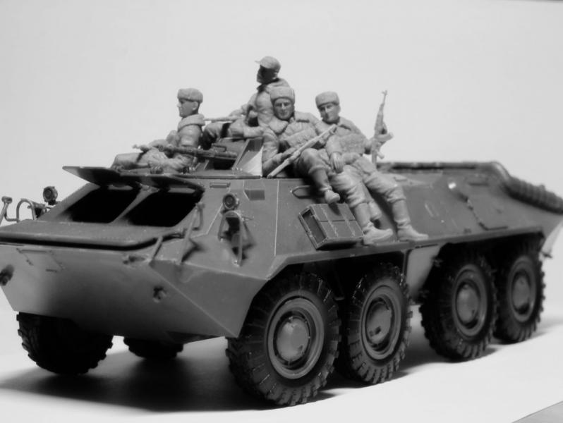 Советские десантники на бронетехнике (1979-1991), (4 фигуры), ICM Art.: 35637 Масштаб: 1/35 # 2 hobbyplus.ru