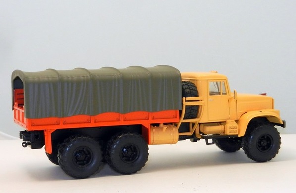 Масштабная модель КрАЗ 255Б бортовой с тентом (1979), оранжевый, масштаб 1:43. Производитель Наш Автопром. Артикул Н289.о.  # 3 hobbyplus.ru