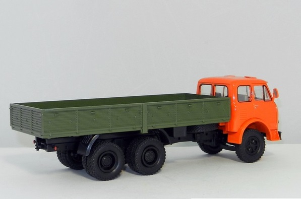 Масштабная модель МАЗ-514, бортовой, оранжевый/зеленый, масштаб 1:43. Производитель Наш Автопром. Артикул Н298.   # 3 hobbyplus.ru