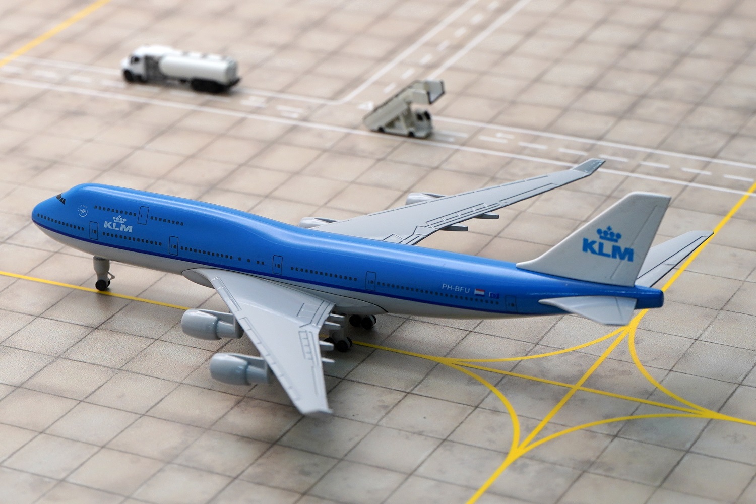    747 KLM,  , 20 ., . # 9 hobbyplus.ru