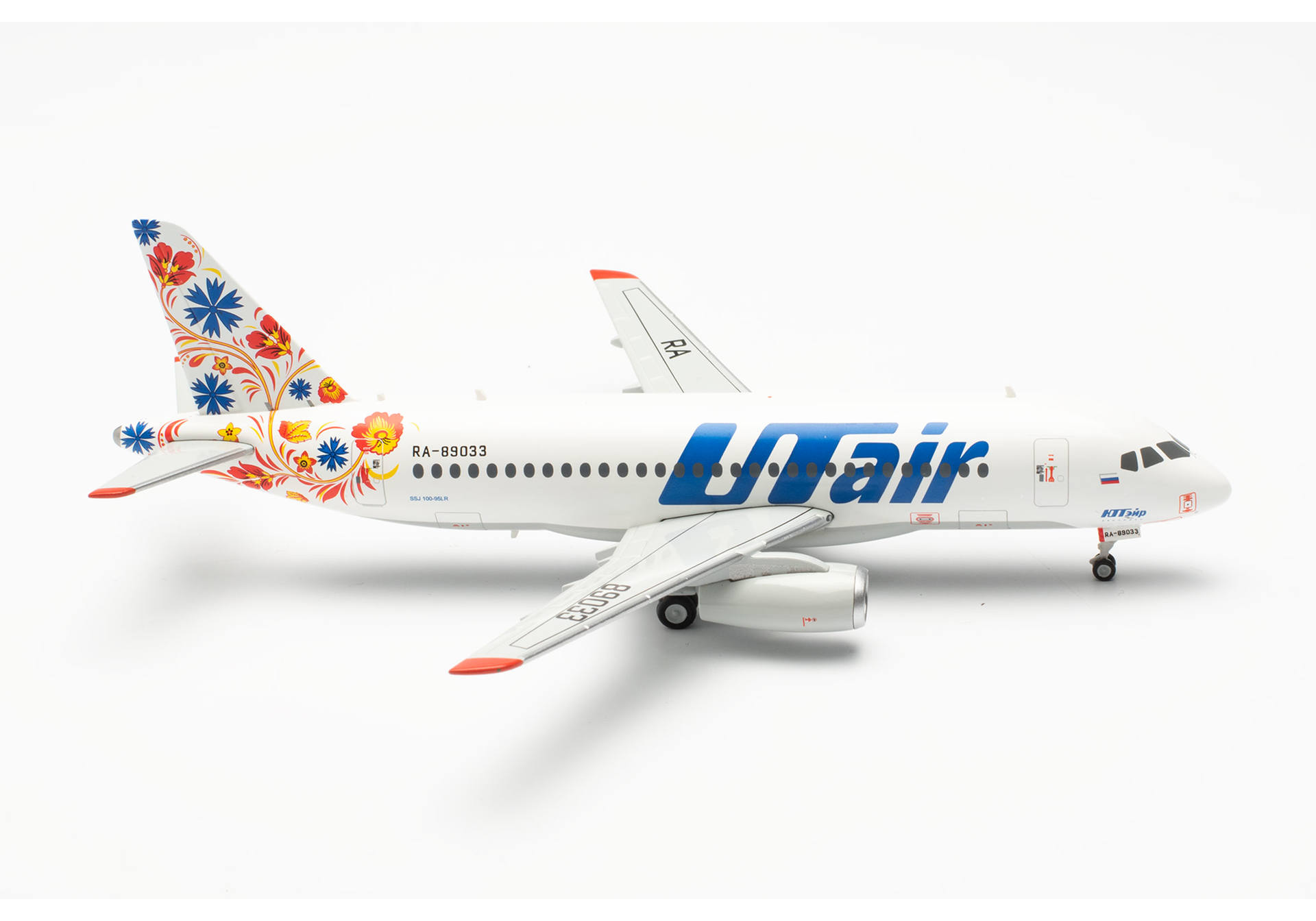 ������ ������� ����� �������� Sukhoi Superjet 100 - RA-89033, 1:200, 572897. # 1 hobbyplus.ru
